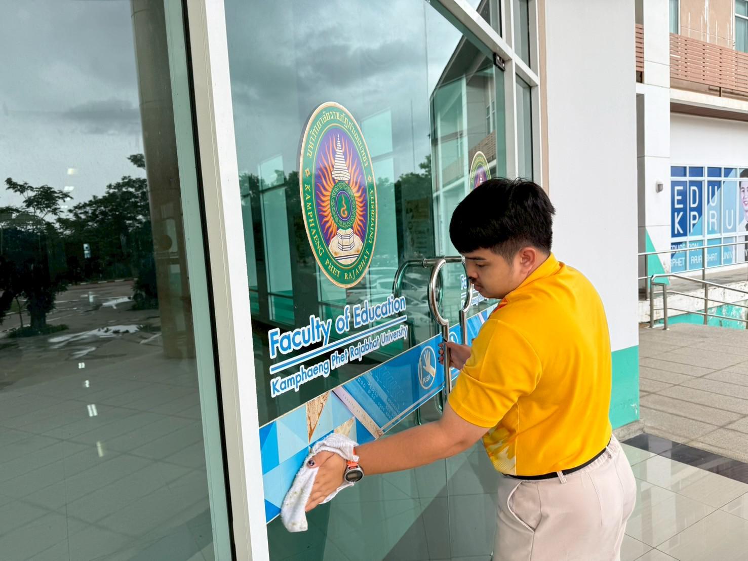 12. กิจกรรมจิตอาสาบำเพ็ญสาธารณะประโยชน์ Big Cleaning Day
